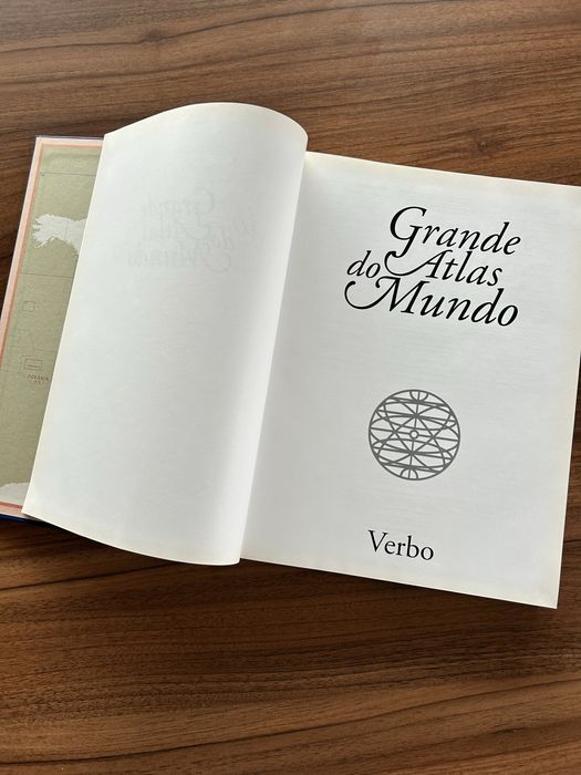 Livro “Grande Atlas do Mundo”