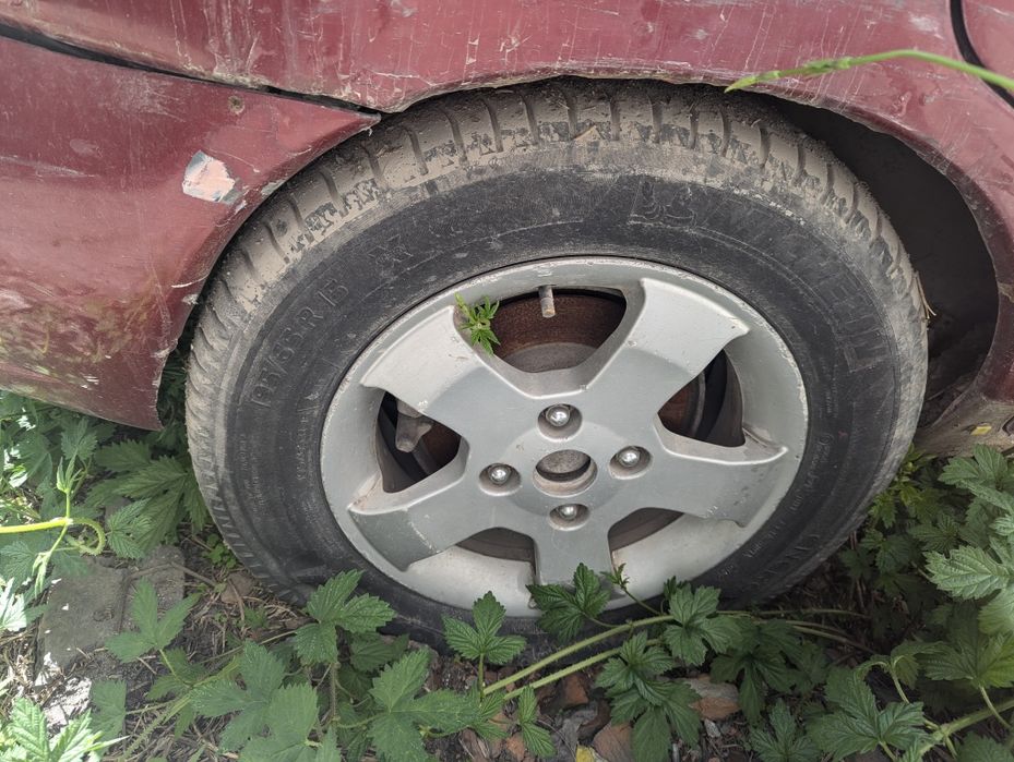 Mitsubishi space star на деталі