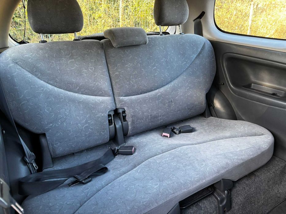 Toyota Yaris 1.0 Base — Fiável e Económico