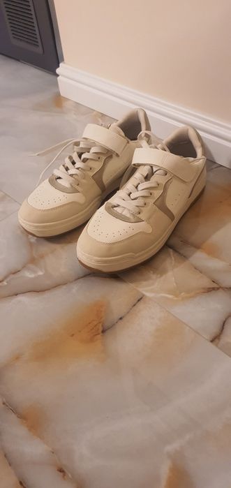 Nowe buty sportowe H & M. 42