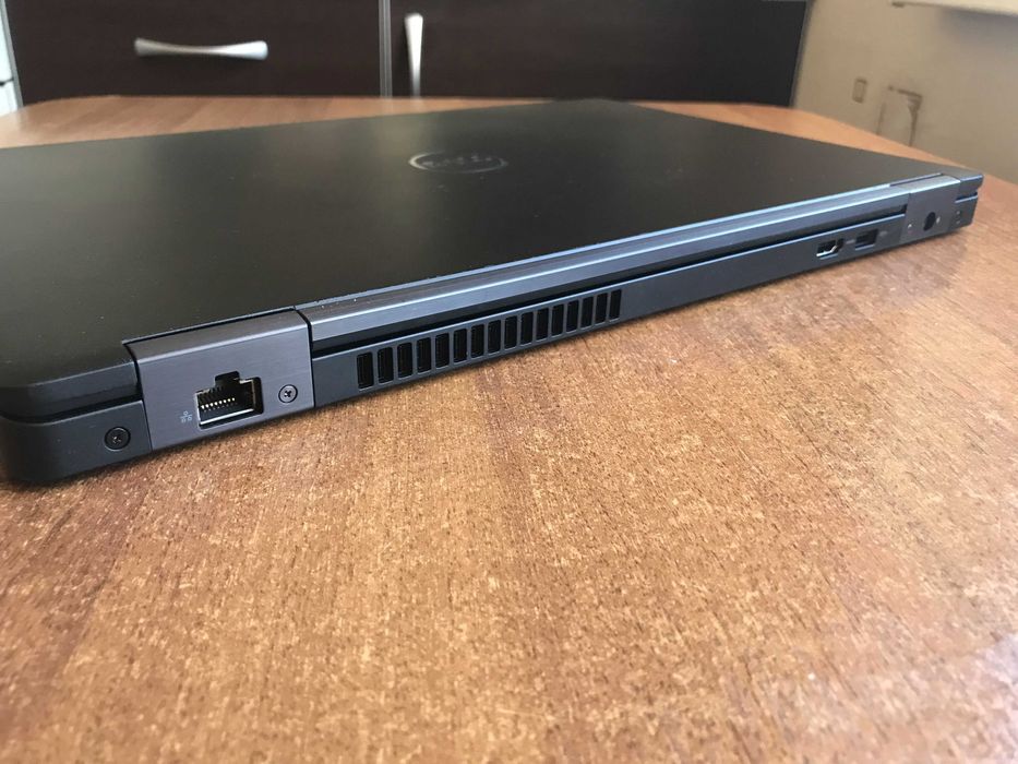 Ноутбук 15 HD Dell Latitude 5590 (i5-8250U/16Gb/SSD 256Gb/Intel)