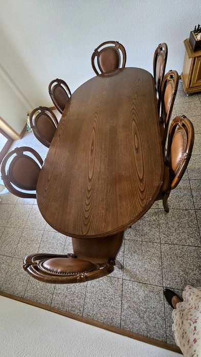 Mesa de Jantar em Madeira Maciça + 8 Cadeiras em Couro | Estilo Clássico Luís XV