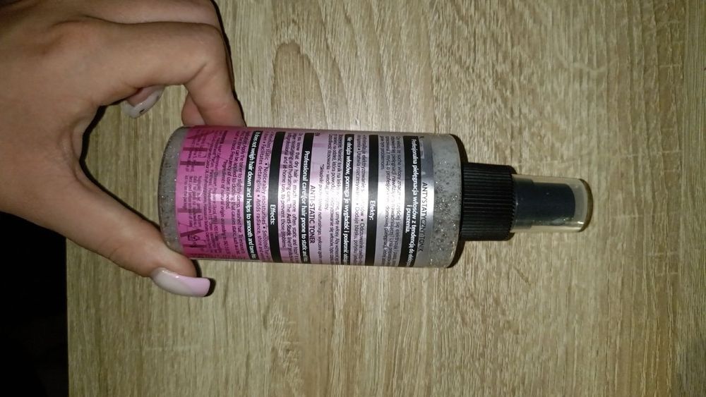 Antystatyczny tonik bez spłukiwania do włosów  niezdyscyplinowanych