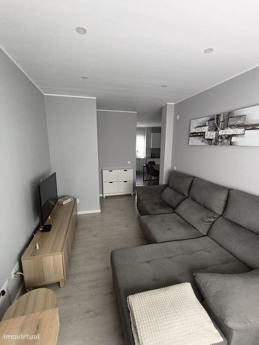 Apartamento T2, R/C alto, Avenida Jaime Cortesão, Bairro da Conceição