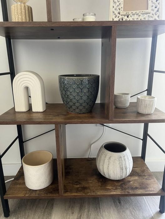 Móvel com decoração incluida