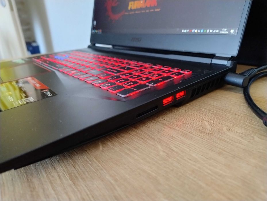 MSI GE75 Raider 8SG-054PL (i7+RTX2080+16GB RAM)