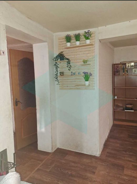 Продам  утеплений будиночок у центрi Новоолександрівці