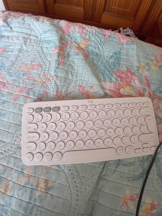 Logitech Bluetooth Keyboard462992849744046080