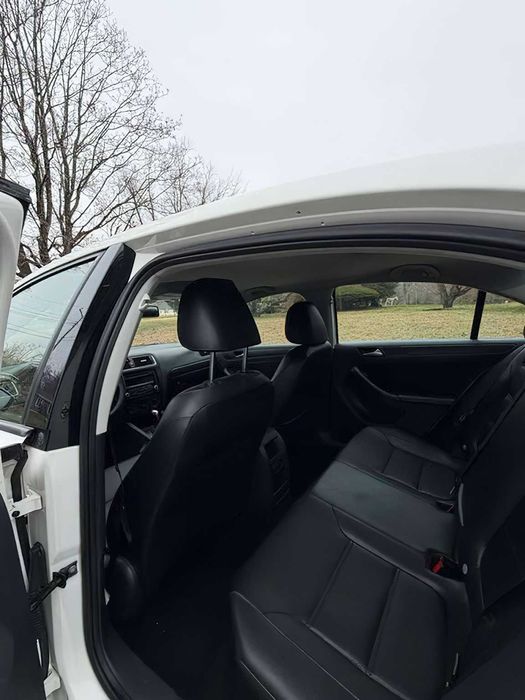 Volkswagen Jetta      2014