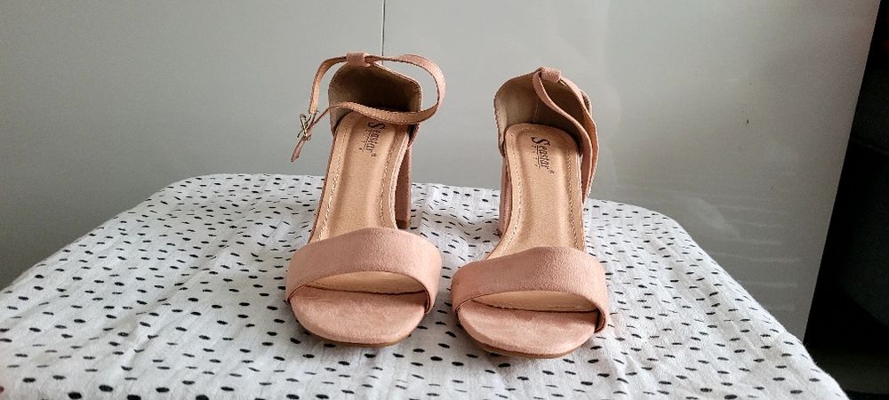 Buty z odkrytymi palcami na obcasie NOWE rozmiar 39