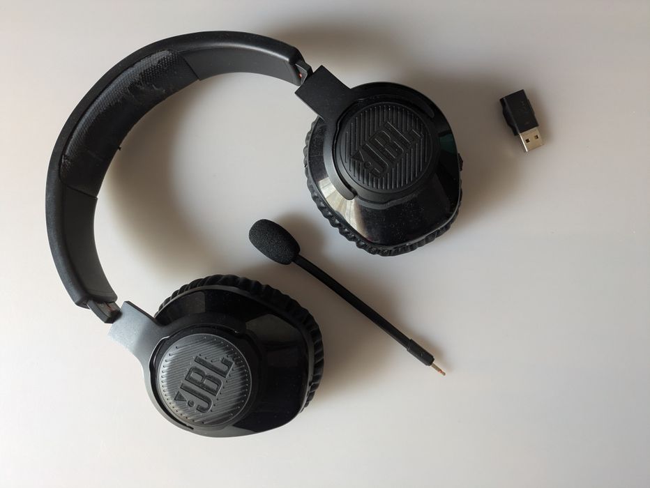 PS4 + Comando + Fones JBL Wireless