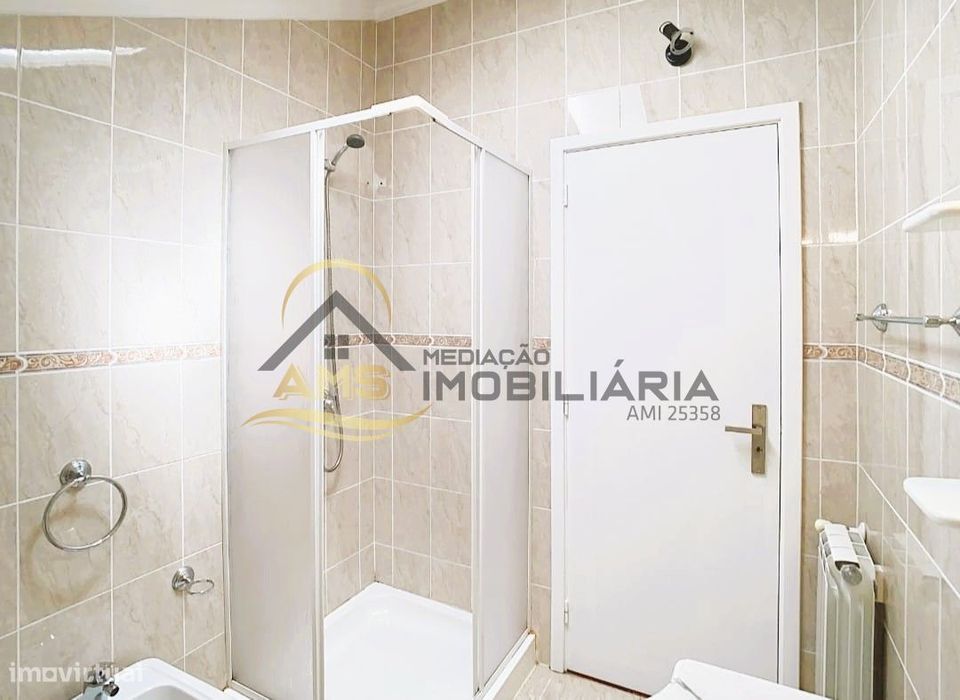 Moradia Independente Com Anexo Transformado Em T1