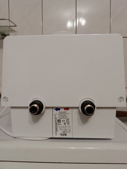 Продам водонагреватель AEG