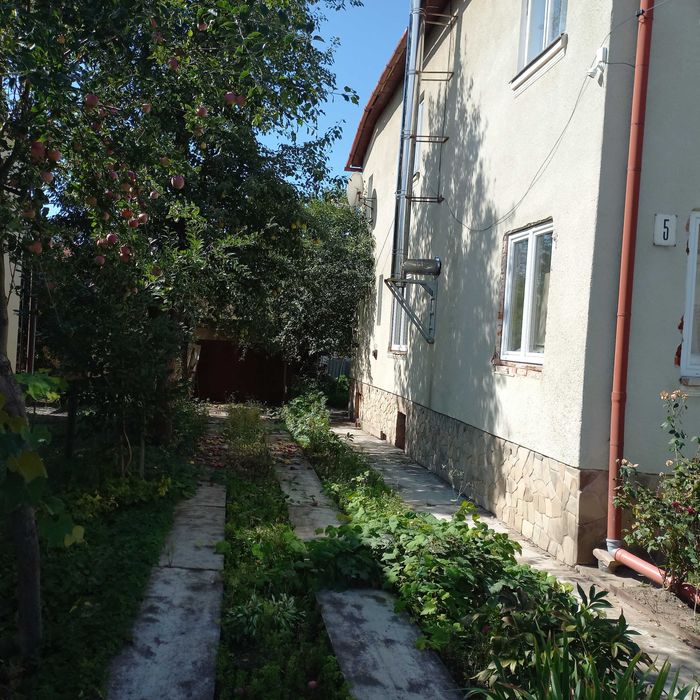 Продам 4-кімнатну квартиру м.Самбір