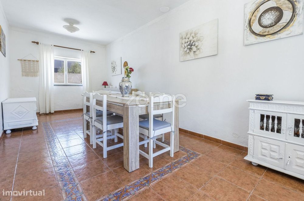 Moradia com espaço exterior em Manique — pronta a habitar