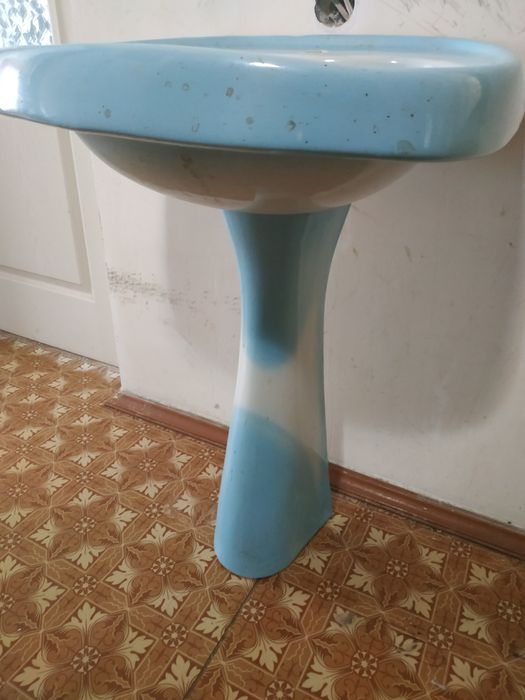 Раковина с ножкой