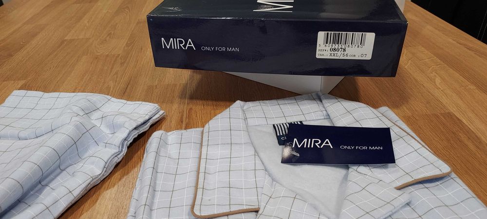 Roupa interior nova com etiqueta