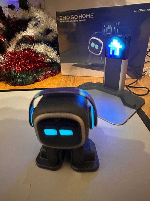 Emo go home. Робот с искусственным интелектом