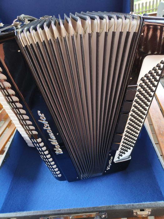 Akordeon Weltmeister Caprice jak nowy ideał 120 basów nie cantus supita