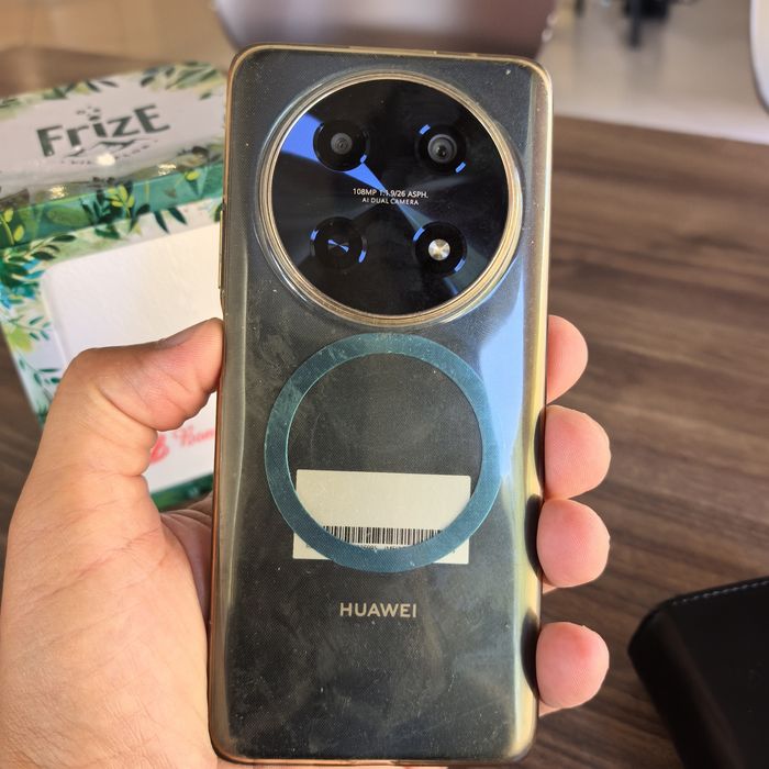 Smartphone Huawei Nova 12i + Samsung EarBuds