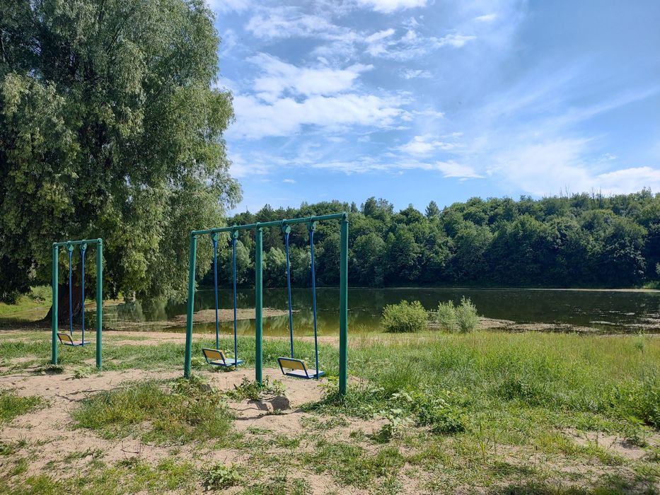 Лісники, ділянка біля озера 30 соток