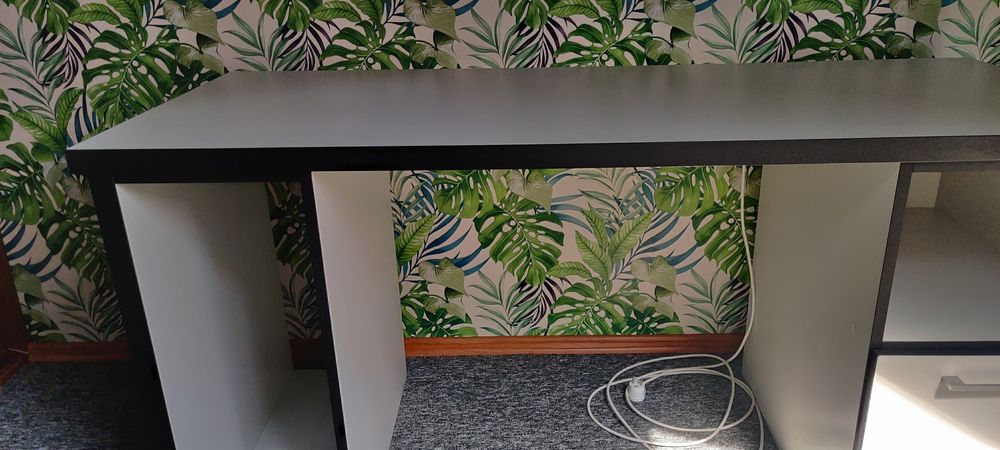Duże solidne biurko z szufladami 65*160
