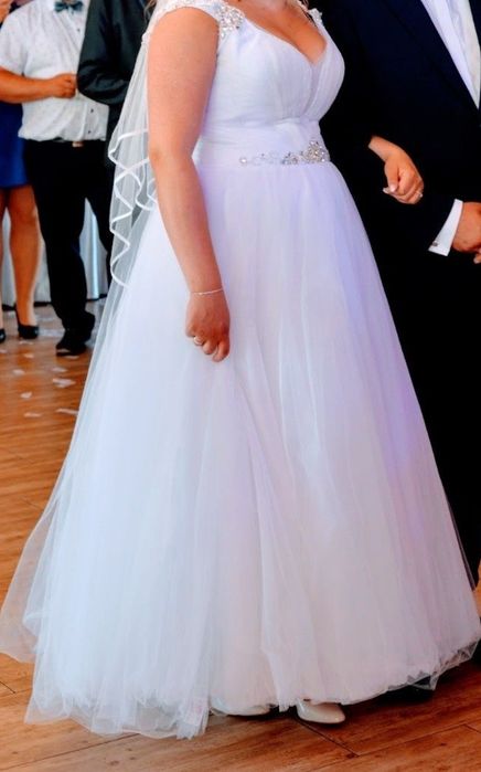 Suknia ślubna wiązana z tyłu