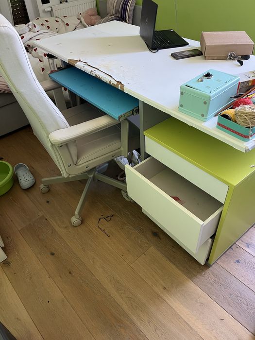 Biurko mlodziezowe 150 cm szer.