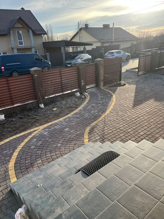 Професійне вкладання бруківки