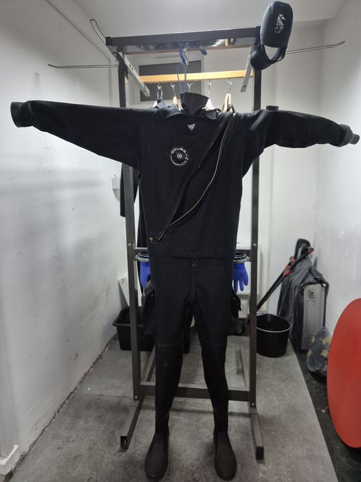 Skafander suchy Eques