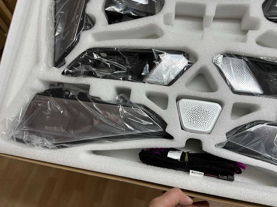 Сетки Bowers Wilkins на BMW X5 X7 G05 G07 бавер вилкинс подсветка