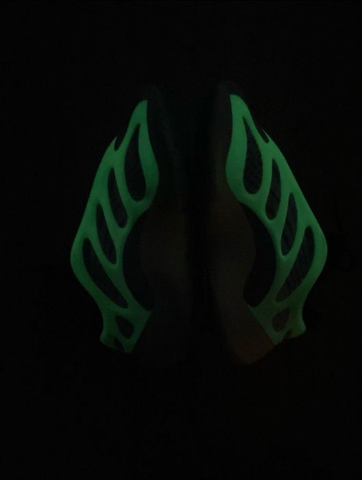 adidas Yeezy 700 V3 Azael FW4980, rozmiar 38