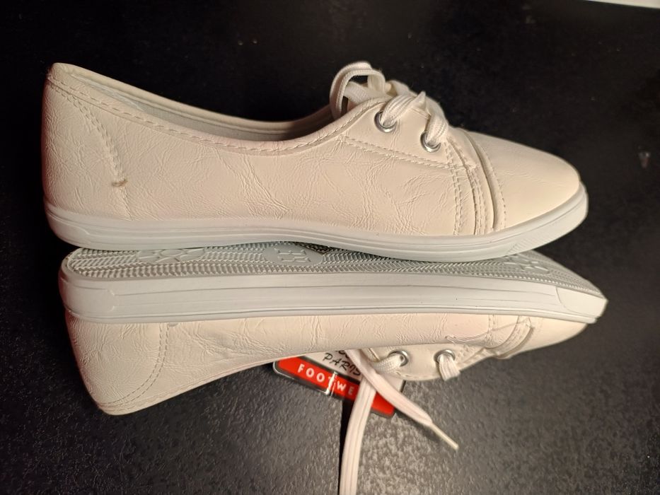 Trampki nowe białe rozmiar 39