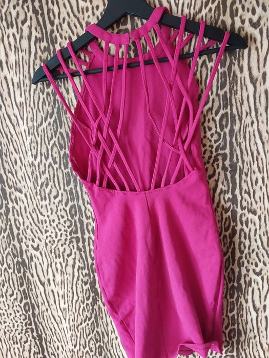 Sukienka ozdobne plecy S