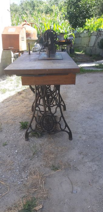 Máquina de costura singer antiga
