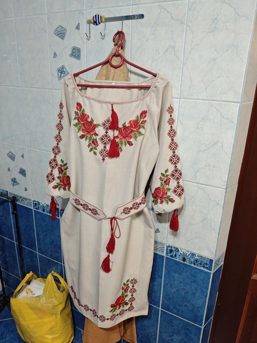 Вишите плаття з льону