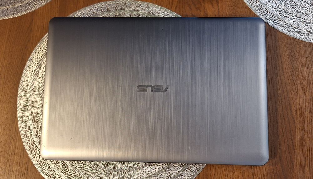 Laptop Asus Intel/4GB RAM/500 GB/WIN 10