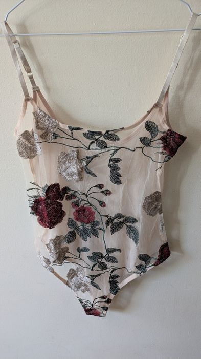 Body com padrão de flores