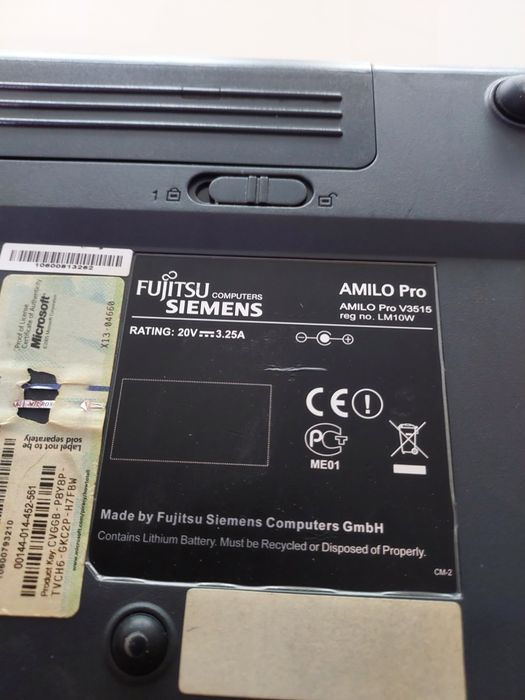 Na części laptop Fujitsu Siemens