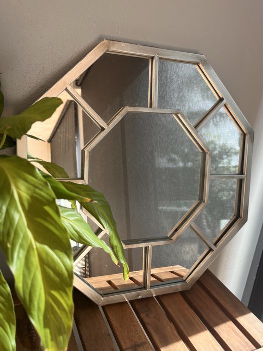Espelho hexagonal em metal prata