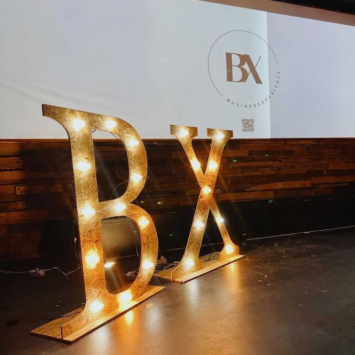 Letras e números iluminados