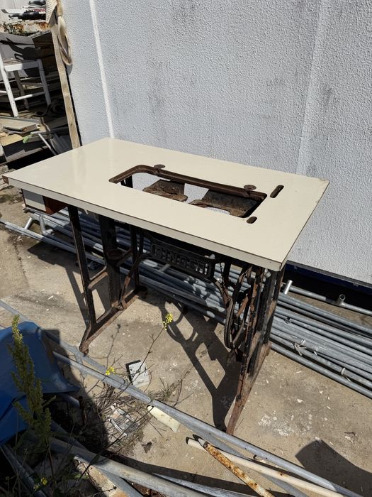 Mesa de máquina de costura SINGER