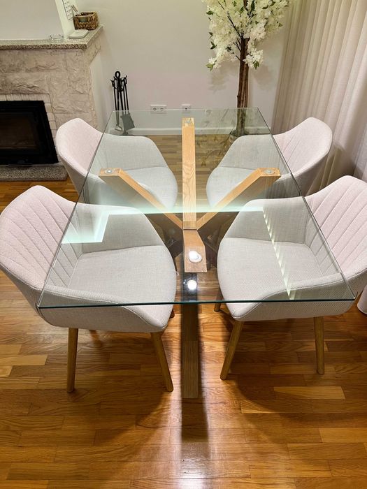 Conjunto Mesa de Jantar + Cadeiras