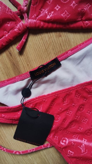 Różowy welurowy strój kąpielowy Louis Vuitton