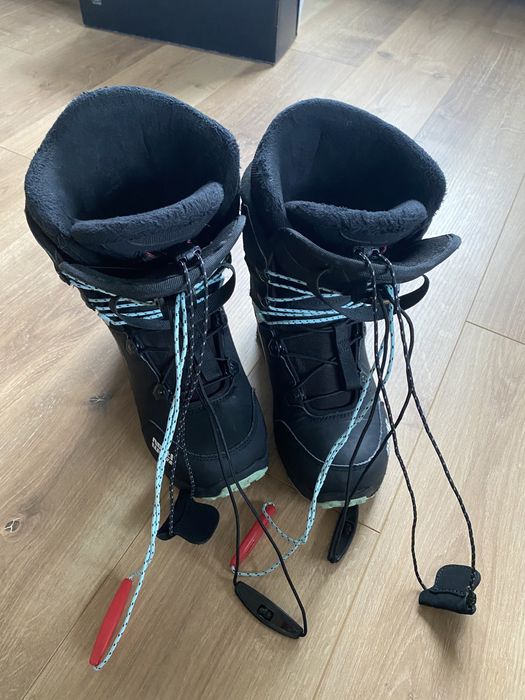 Buty snowboardowe damskie