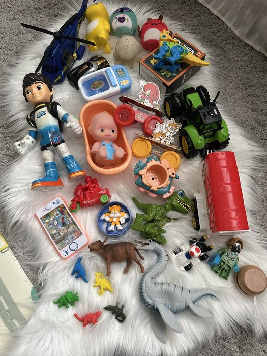 Лот дитячих іграшок