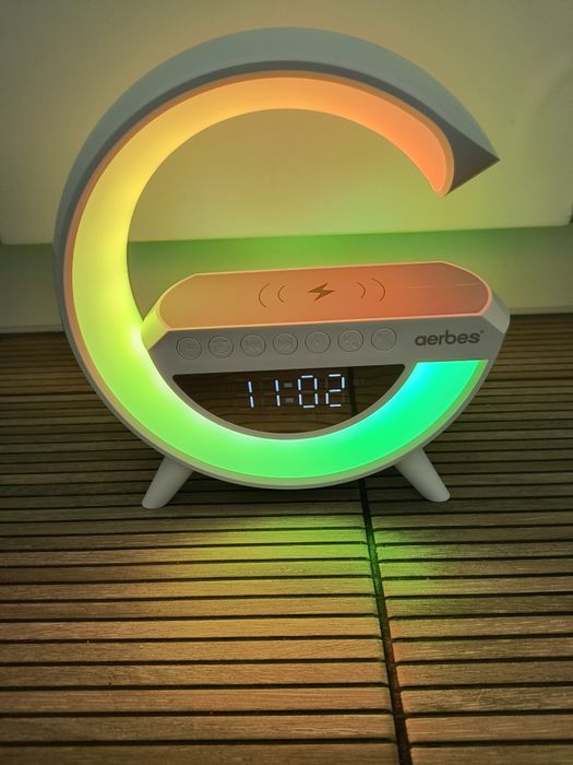 Inteligentna lampka LED gamingowa głośnik radio zegar