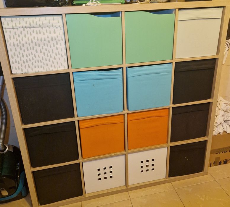 Estante com cubos incluidos