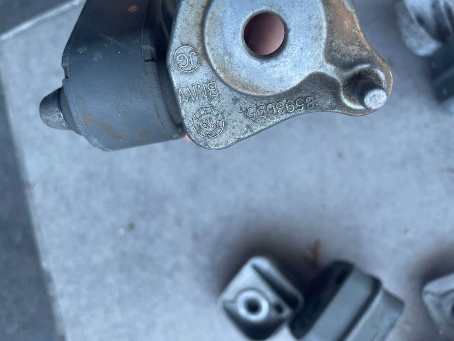 Кронштейн глушителя 18308593696  BMW X3 G01  18308632096