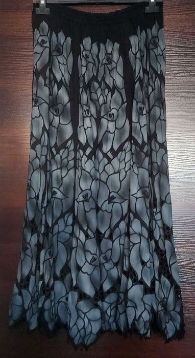 Spódnice na cieplejsze dni. Dodatkowo spódnica i golf gratis!